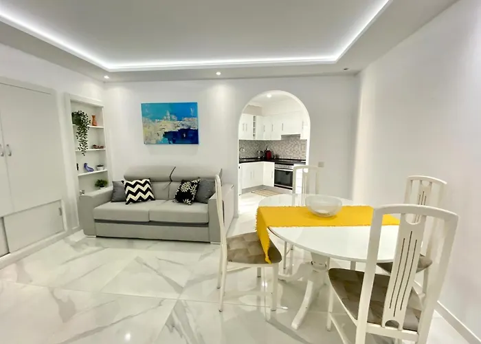Crystal By Homing Apartment *