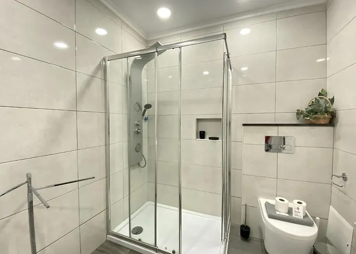 Crystal By Homing Apartment