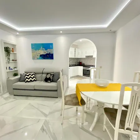 Crystal By Homing Apartment *